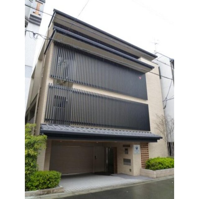 京都駅よりバス5分 徒歩4分 築18年6ヶ月 4階建の賃貸物件
