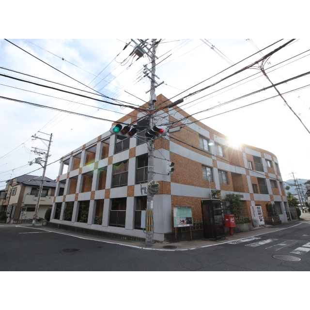 太秦駅より徒歩15分 築37年7ヶ月 3階建の賃貸物件