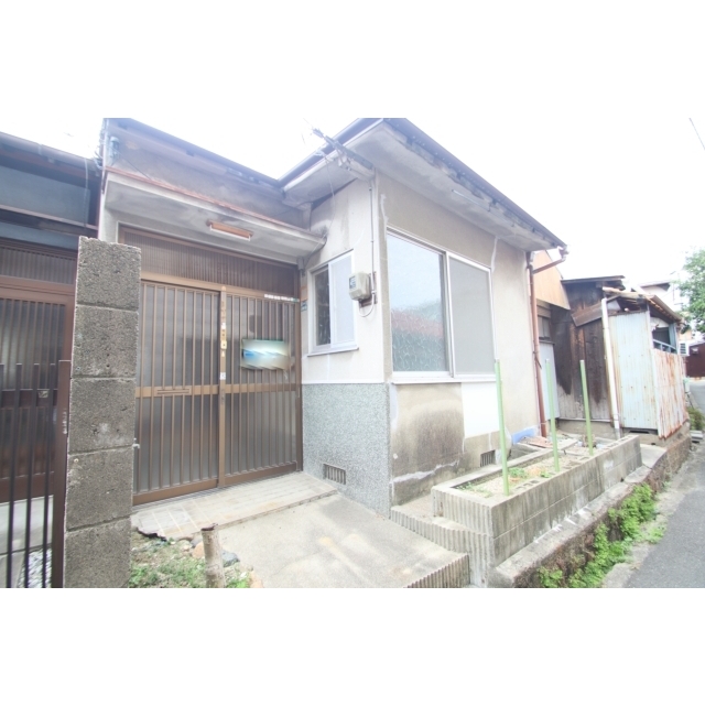 吹田駅より徒歩15分 築94年10ヶ月 1階建の賃貸物件