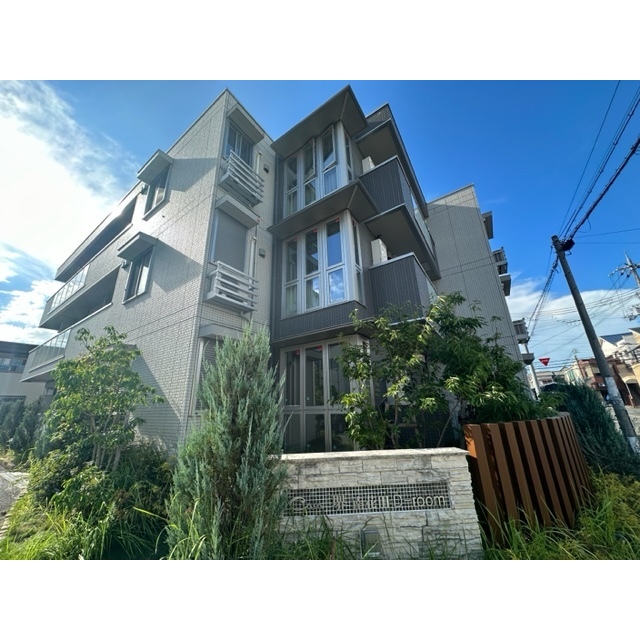 布忍駅より徒歩12分 築8年7ヶ月 3階建の賃貸物件