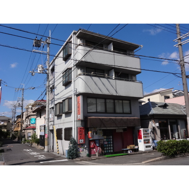 富田駅より徒歩15分 築35年5ヶ月 4階建の賃貸物件