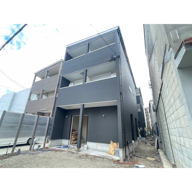 堺東駅より徒歩8分 新築 3階建の賃貸物件