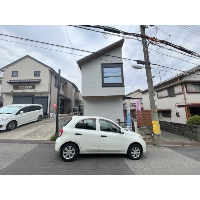 滝山駅より徒歩9分 築2年5ヶ月 2階建の賃貸物件