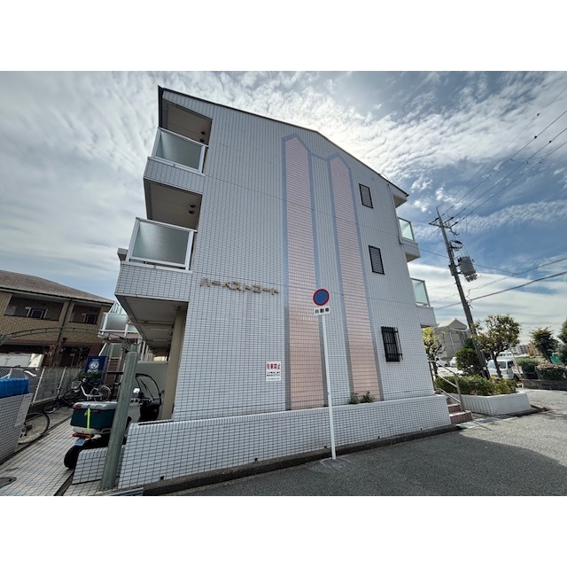 深井駅より徒歩9分 築26年10ヶ月 3階建の賃貸物件