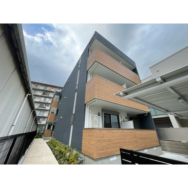 ブルージェイダイト高槻ミューズ校前の賃貸物件