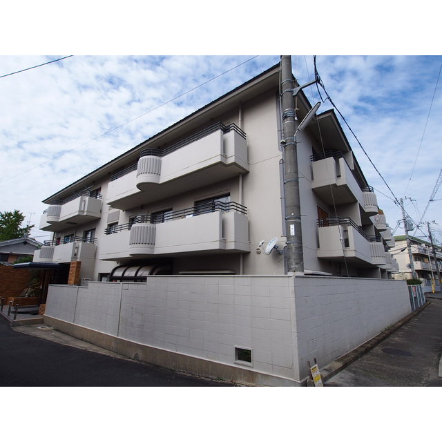 太秦駅より徒歩13分 築40年8ヶ月 3階建の賃貸物件