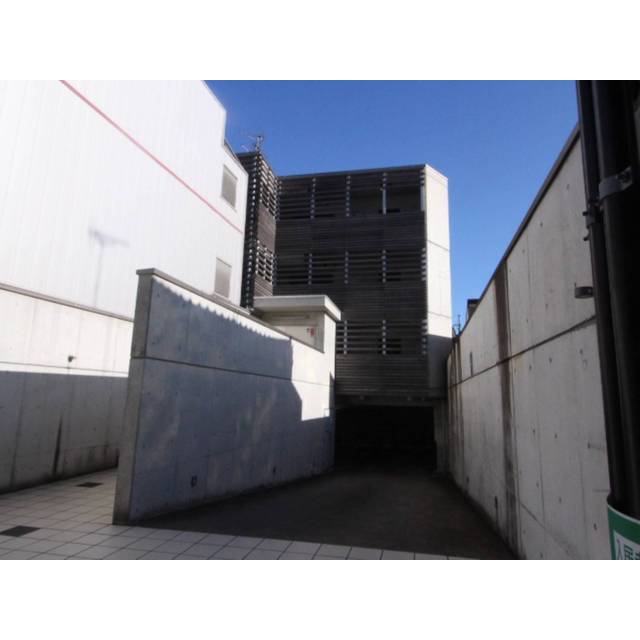 西院駅より徒歩5分 築17年8ヶ月 3階建の賃貸物件