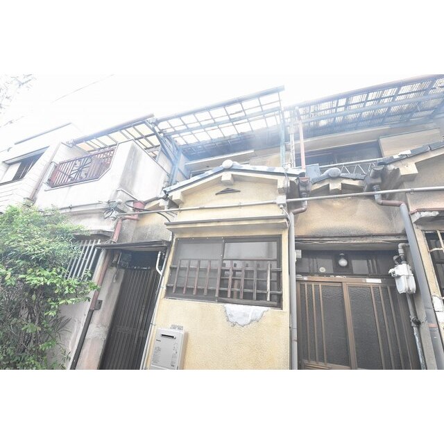 八戸ノ里駅より徒歩10分 築64年5ヶ月 2階建の賃貸物件