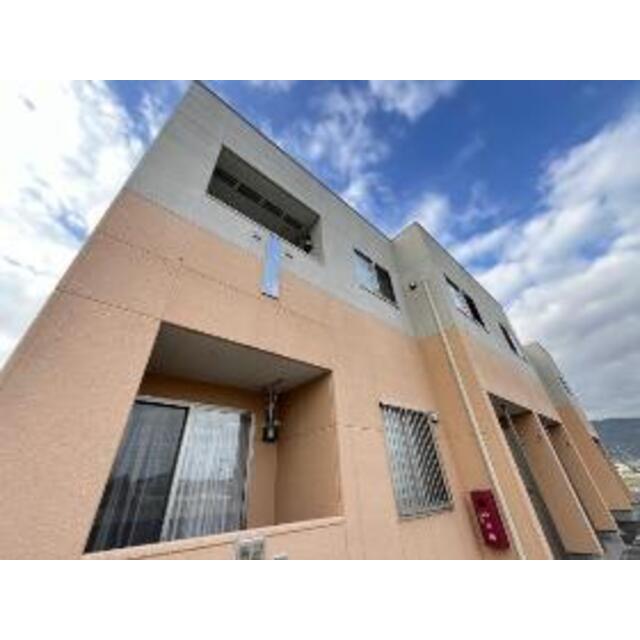  築8年7ヶ月 2階建の賃貸物件