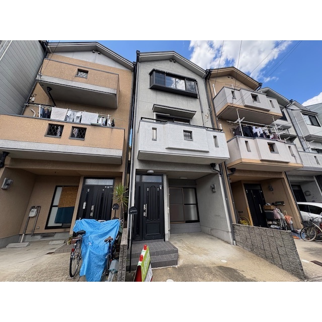 御陵駅より徒歩15分 築29年7ヶ月 3階建の賃貸物件