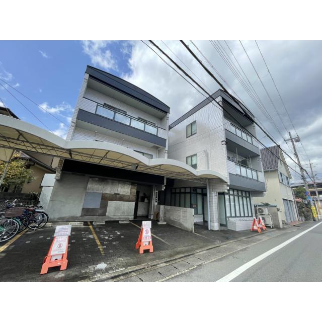 嵐山駅より徒歩3分 築37年9ヶ月 3階建の賃貸物件