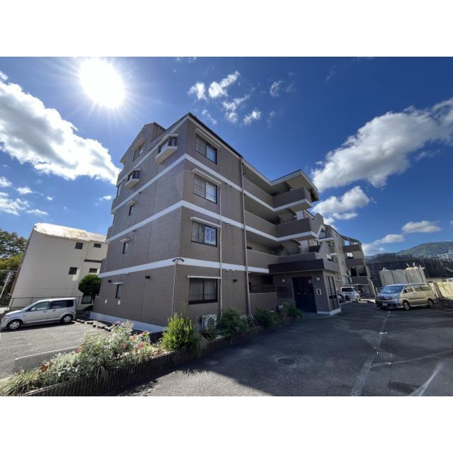 桂駅よりバス10分 徒歩4分 築33年7ヶ月 4階建の賃貸物件