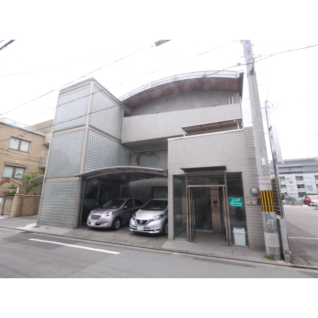 大宮駅より徒歩5分 築28年8ヶ月 3階建の賃貸物件