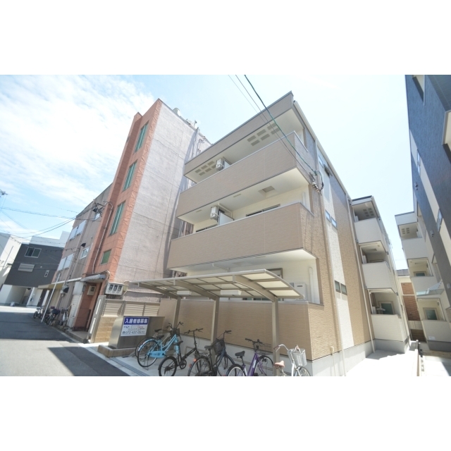 天下茶屋駅より徒歩5分 築9年3ヶ月 3階建の賃貸物件