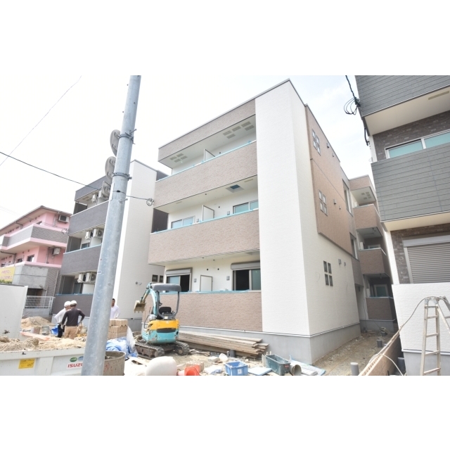 百舌鳥駅より徒歩7分 築7年2ヶ月 3階建の賃貸物件