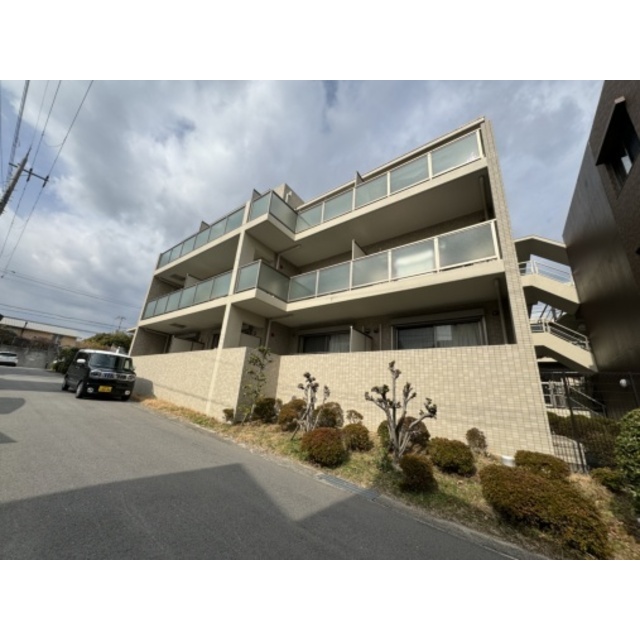 彩都西駅より徒歩16分 築19年2ヶ月 3階建の賃貸物件