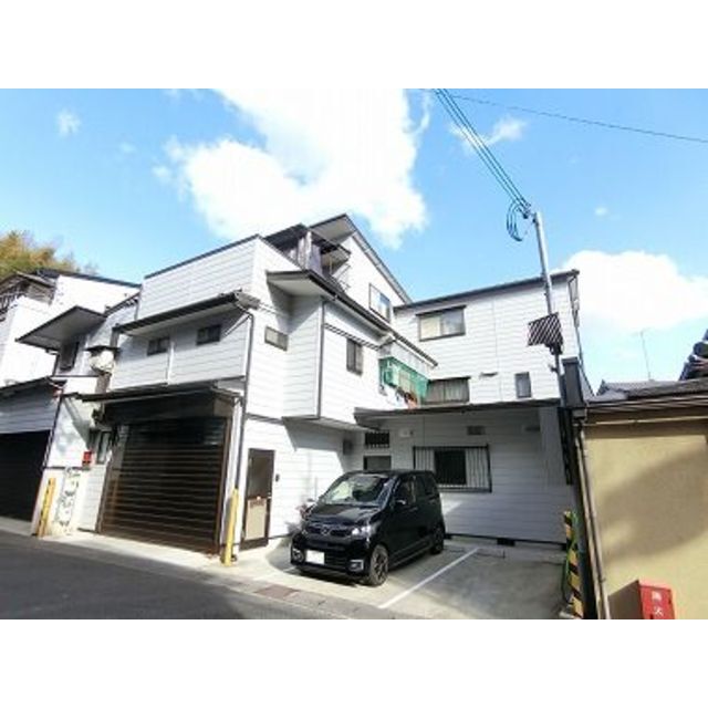 椥辻駅より徒歩32分 築10年4ヶ月 3階建の賃貸物件