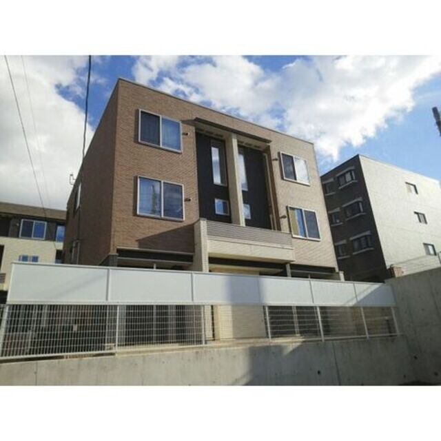 徳重駅より徒歩16分 築12年2ヶ月 3階建の賃貸物件