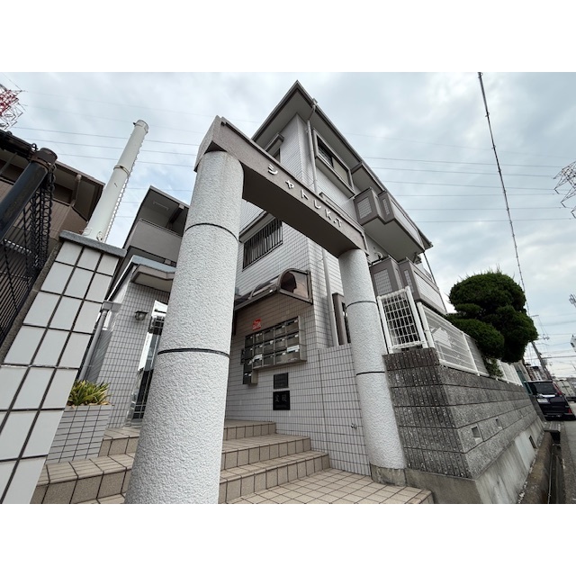 北花田駅より徒歩9分 築36年7ヶ月 3階建の賃貸物件