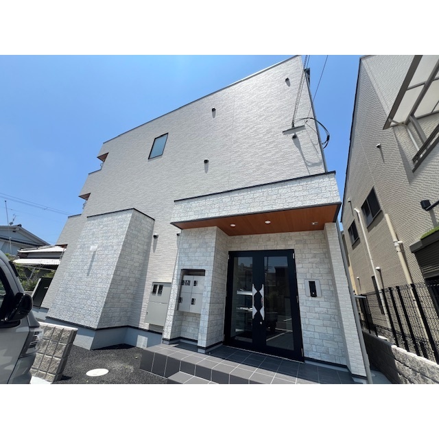 高石駅より徒歩3分 新築 3階建の賃貸物件