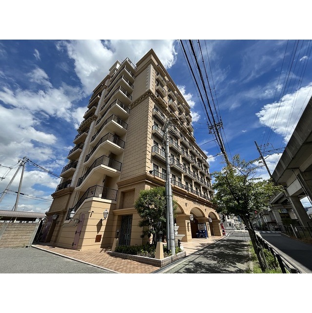 住道駅より徒歩7分 築24年8ヶ月 9階建の賃貸物件