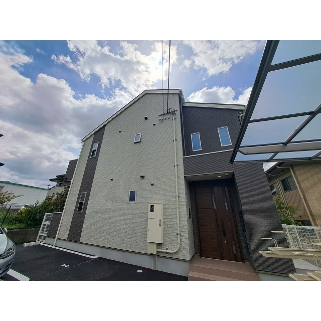 箕面船場阪大前駅より徒歩15分 築2年8ヶ月 2階建の賃貸物件