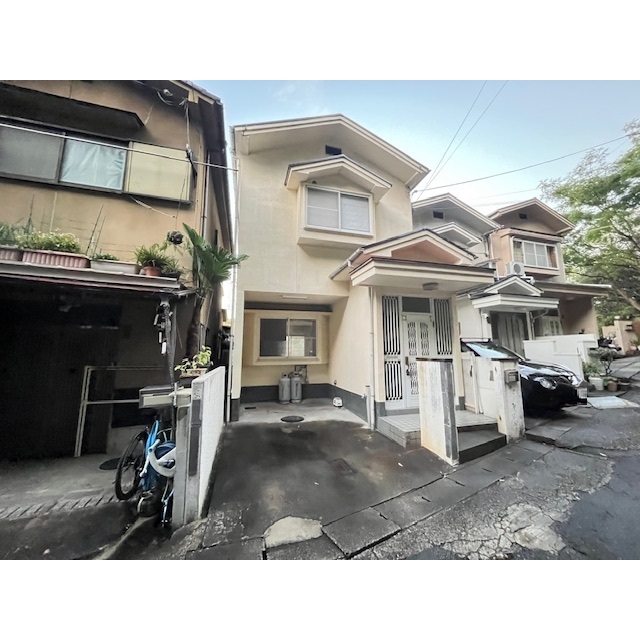 木幡駅より徒歩11分 築38年10ヶ月 2階建の賃貸物件