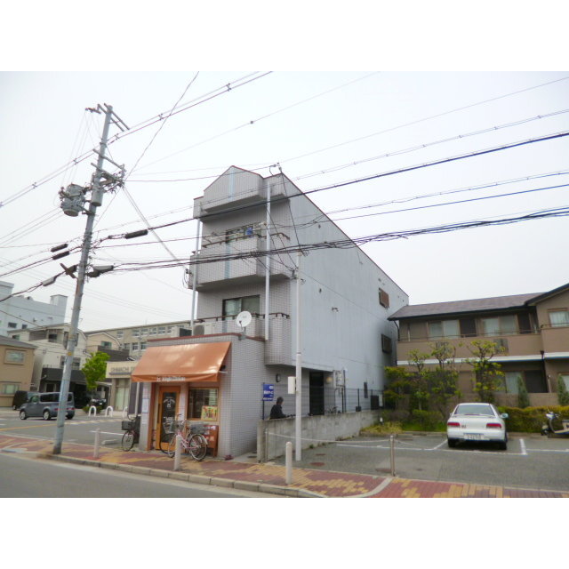 塚口駅より徒歩8分 築36年8ヶ月 3階建の賃貸物件