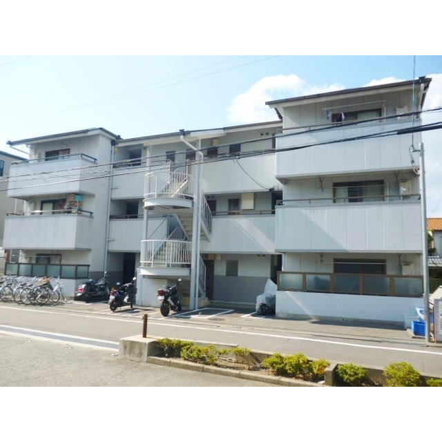 石橋阪大前駅より徒歩6分 築32年4ヶ月 3階建の賃貸物件