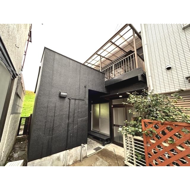 淀駅より徒歩7分 築53年7ヶ月 2階建の賃貸物件