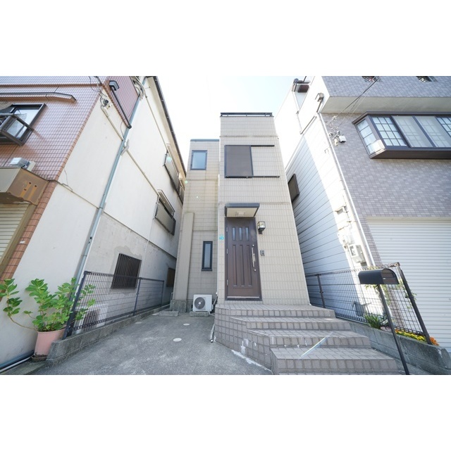 住吉大社駅より徒歩9分 築29年2ヶ月 3階建の賃貸物件