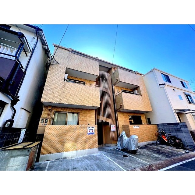 吹田駅より徒歩8分 築37年11ヶ月 3階建の賃貸物件