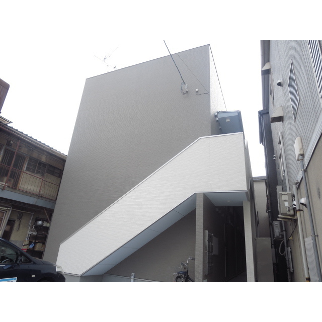 堺駅より徒歩10分 築9年7ヶ月 2階建の賃貸物件