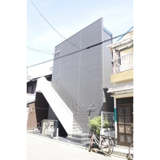 堺東駅より徒歩18分 築13年6ヶ月 2階建の賃貸物件