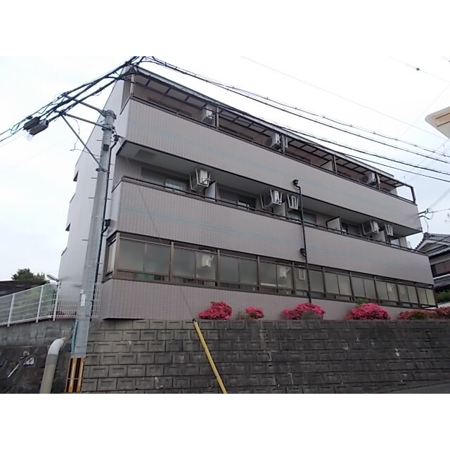 摂津富田駅よりバス8分 徒歩3分 築29年8ヶ月 3階建の賃貸物件