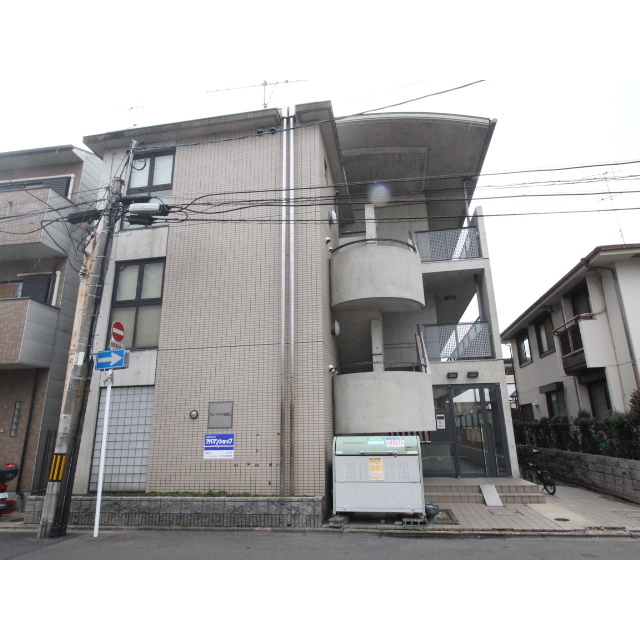 西院駅より徒歩5分 築30年9ヶ月 3階建の賃貸物件