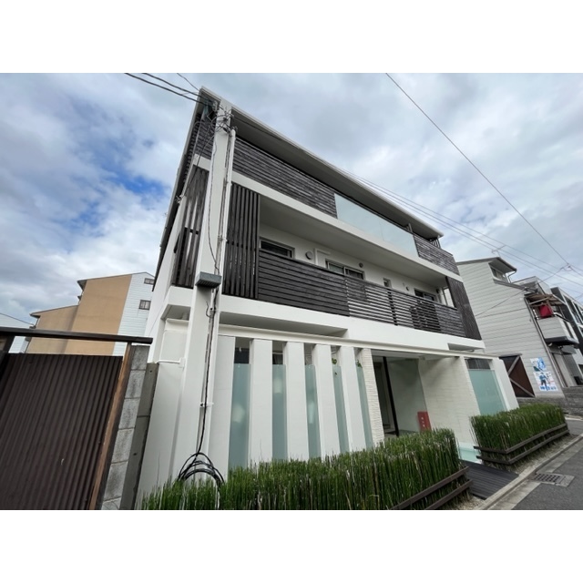 梅小路京都西駅より徒歩4分 築15年8ヶ月 3階建の賃貸物件