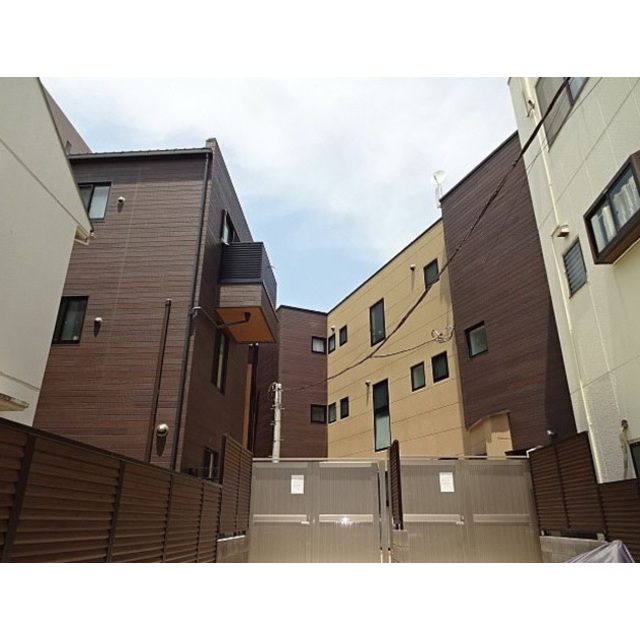 小村井駅より徒歩2分 築6年 3階建の賃貸物件