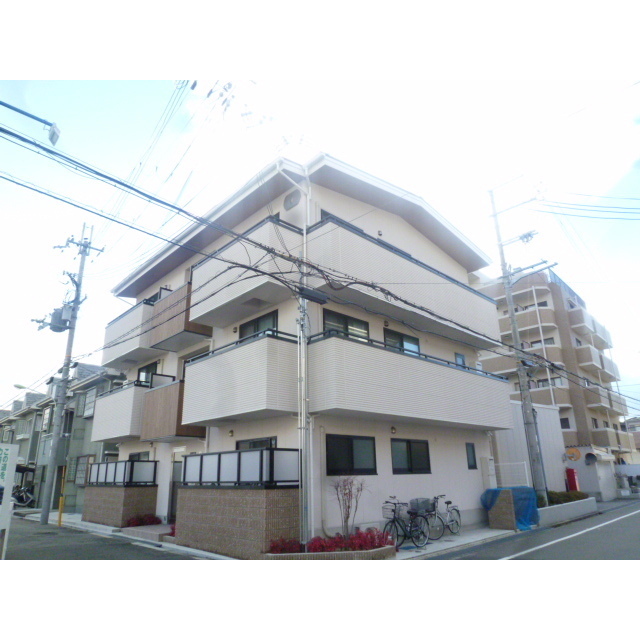 武庫之荘駅より徒歩10分 築9年8ヶ月 3階建の賃貸物件