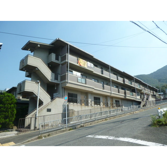 東野駅より徒歩15分 築36年 3階建の賃貸物件