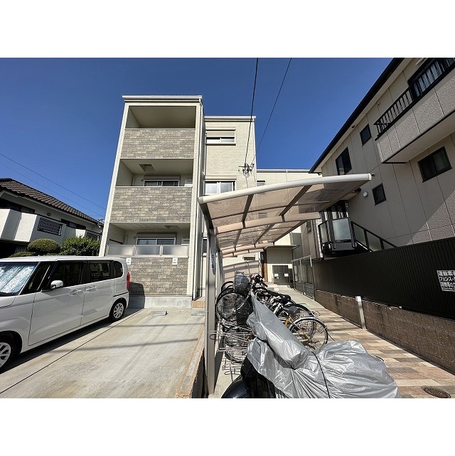 荒本駅より徒歩5分 築5年 3階建の賃貸物件