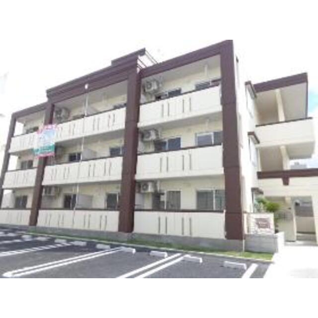  築8年6ヶ月 3階建の賃貸物件