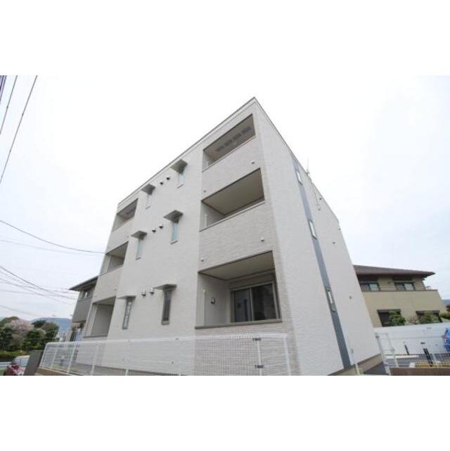 中山寺駅より徒歩12分 築8年8ヶ月 3階建の賃貸物件