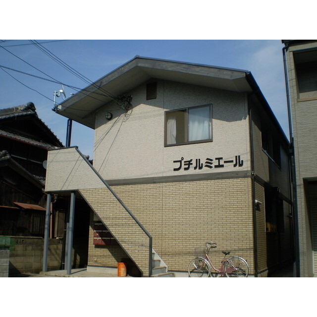 沢良宜駅よりバス14分 徒歩4分 築26年1ヶ月 2階建の賃貸物件