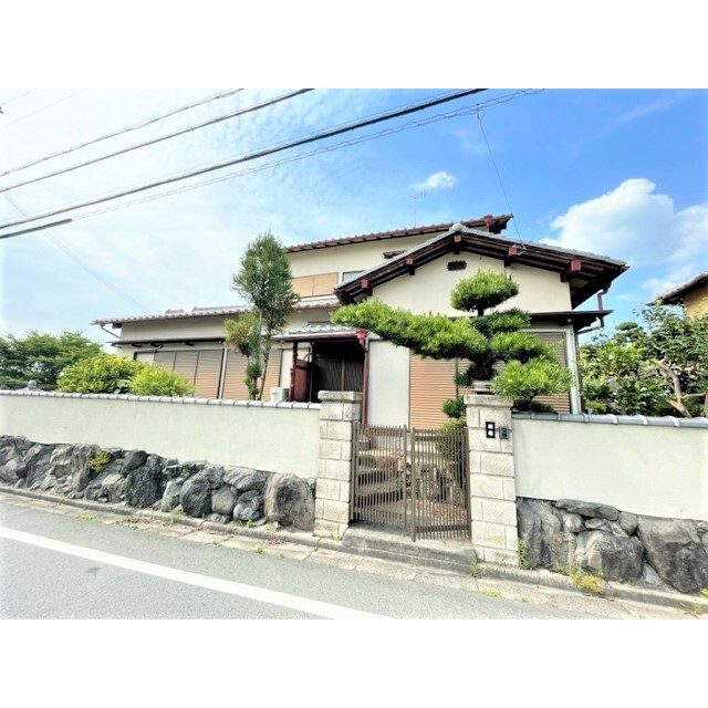 帯解駅よりバス15分 徒歩1分 築43年4ヶ月 2階建の賃貸物件