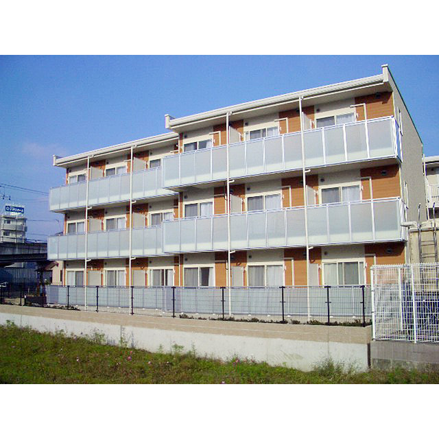 摂津駅より徒歩5分 築11年11ヶ月 3階建の賃貸物件