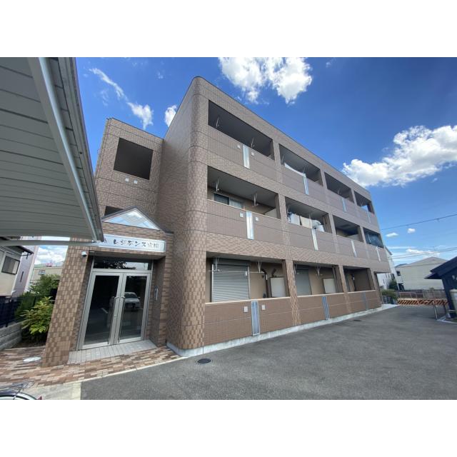 六地蔵駅より徒歩3分 築12年4ヶ月 3階建の賃貸物件