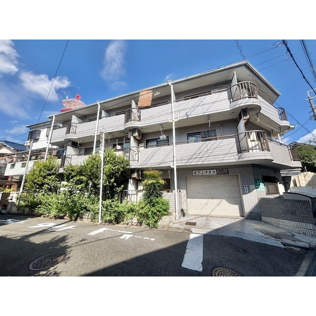 井高野駅より徒歩18分 築40年1ヶ月 3階建の賃貸物件