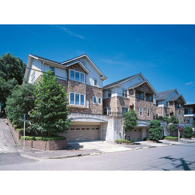 いりなか駅より徒歩10分 築30年 2階建の賃貸物件