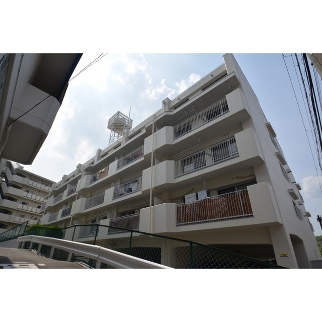 緑地公園駅より徒歩6分 築47年7ヶ月 4階建の賃貸物件